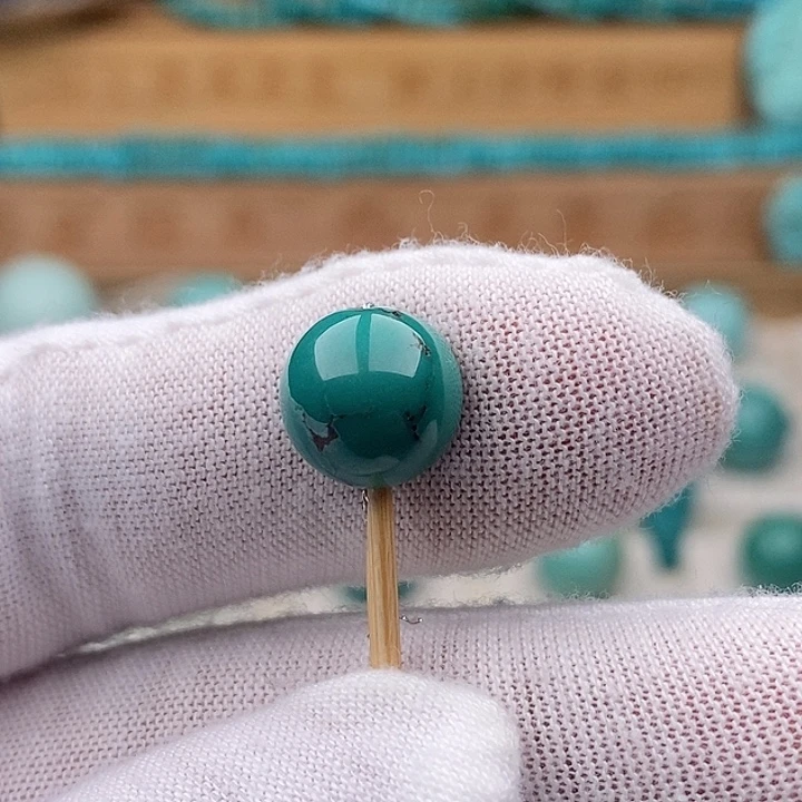 春***天绿松石未镶嵌珠宝奇石