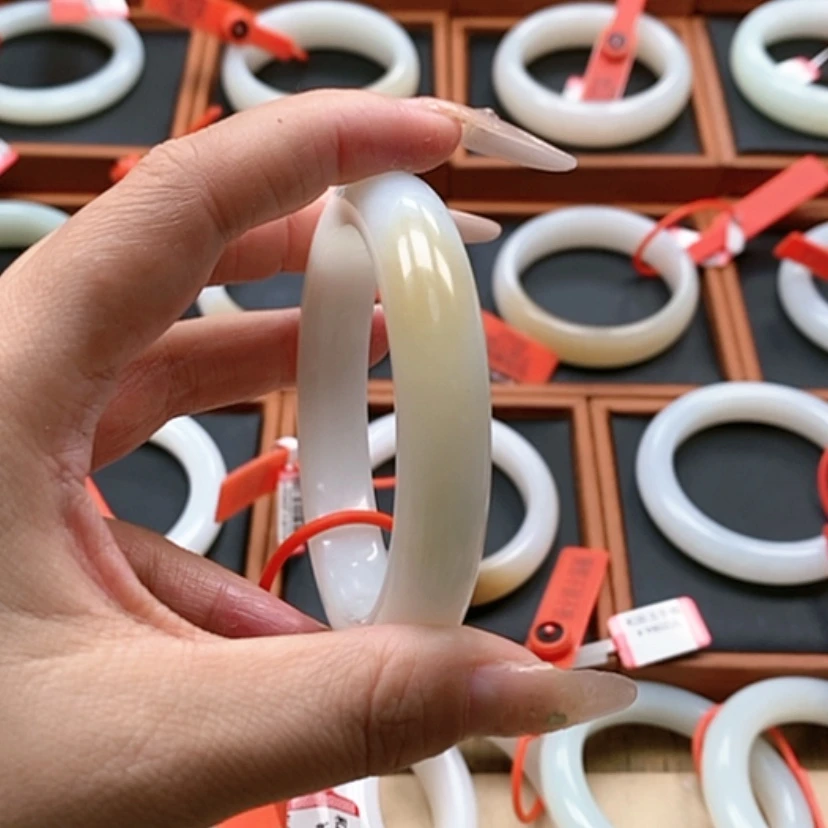 【闪购商品】未镶嵌手镯和田玉