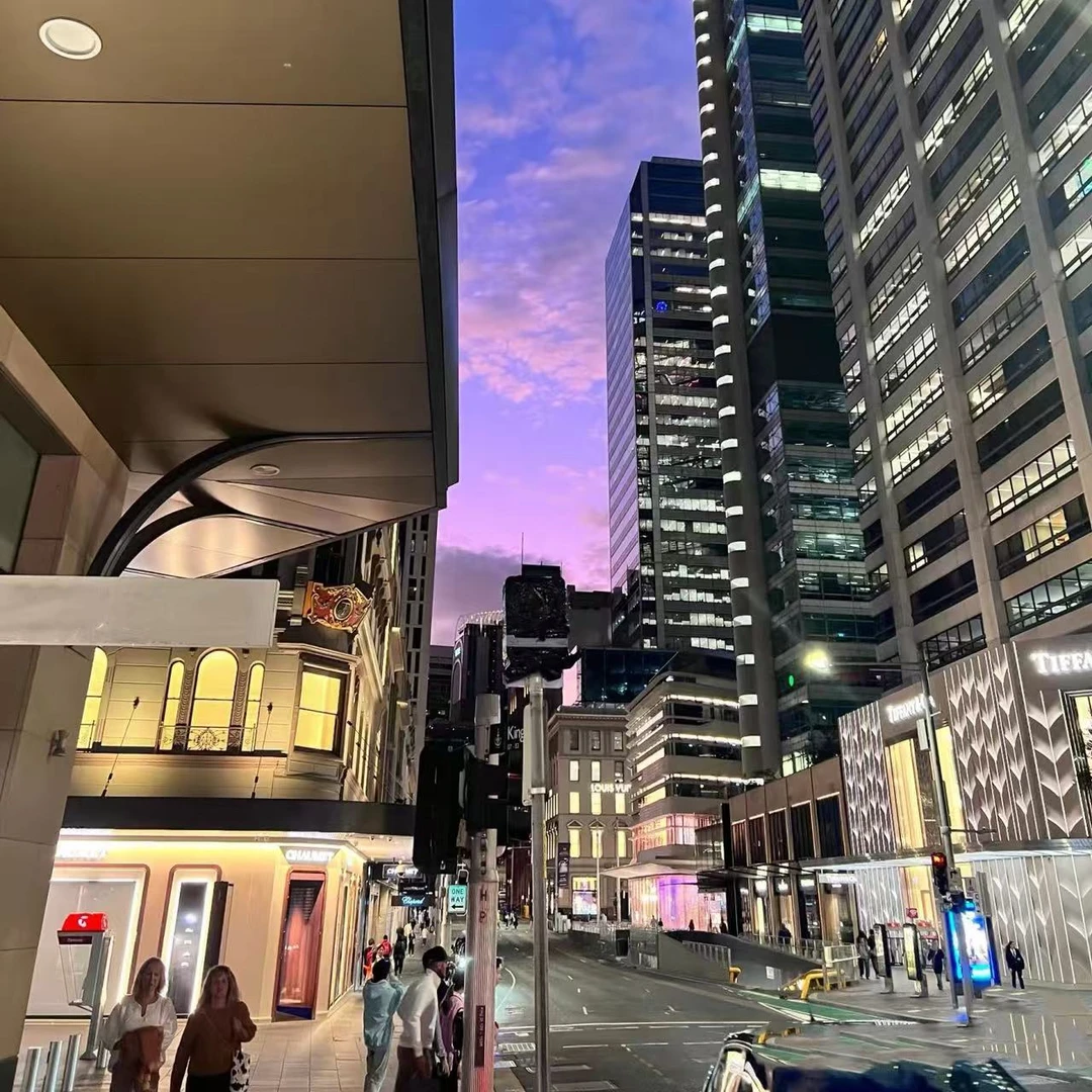 1号链接【手绘ps】夏季重榜奢品潮牌男女同款圆领时尚T恤8860