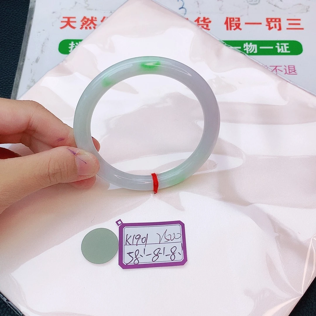 翡翠手镯未镶嵌翡翠