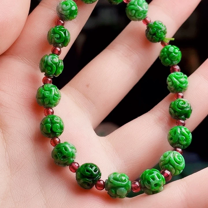 翡翠未镶嵌颈饰多样性