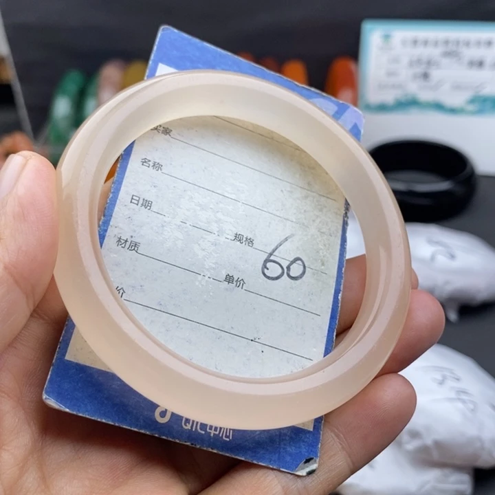未镶嵌手镯石英质玉