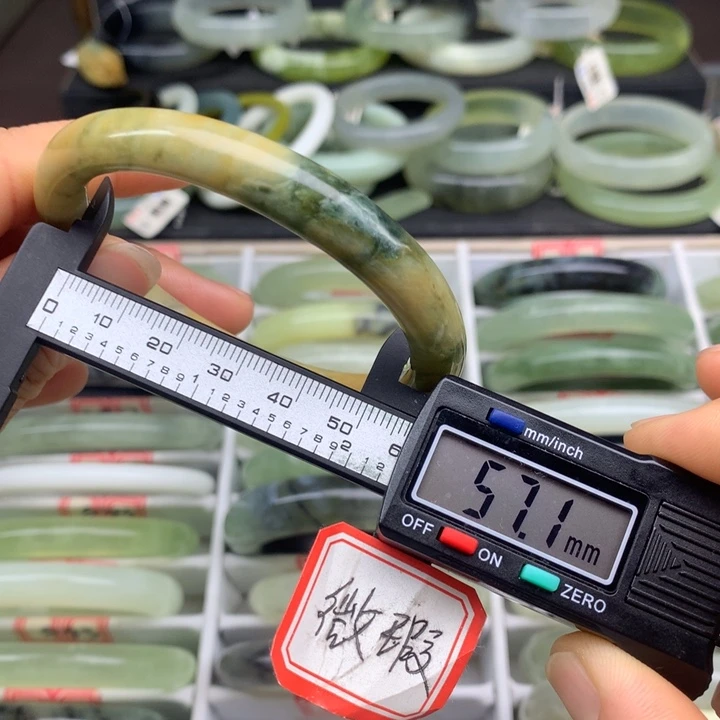 蛇纹石玉未镶嵌手镯852