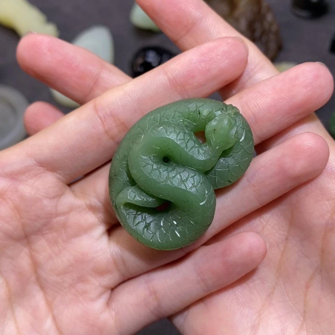 劳***头和田玉未镶嵌颈饰定制