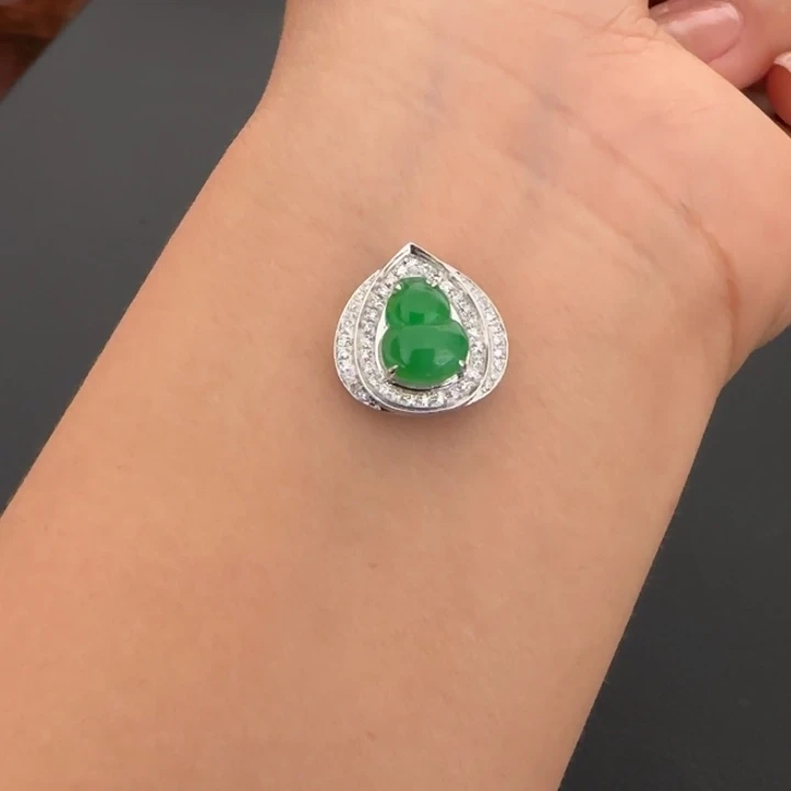 翡翠颈饰18K金镶嵌L葫芦