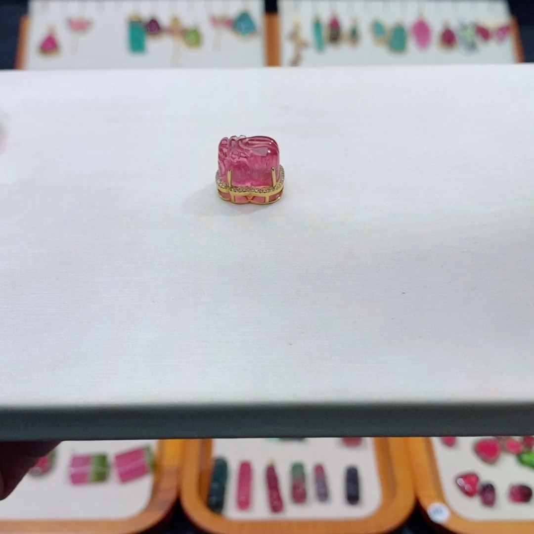 18K金镶嵌单颗貔貅m碧玺魔盒