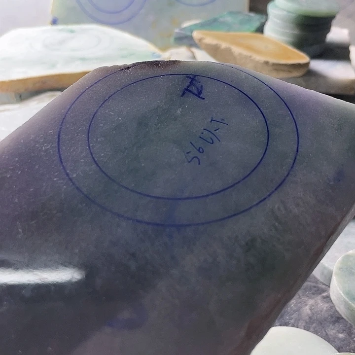 翡翠挂件未镶嵌毛料85