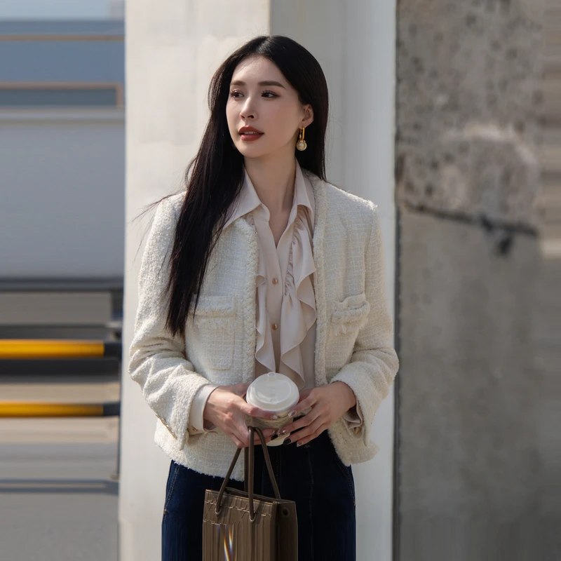 XG雪歌小香风设计长袖短外套春季新款亮片设计绵羊毛外套女装