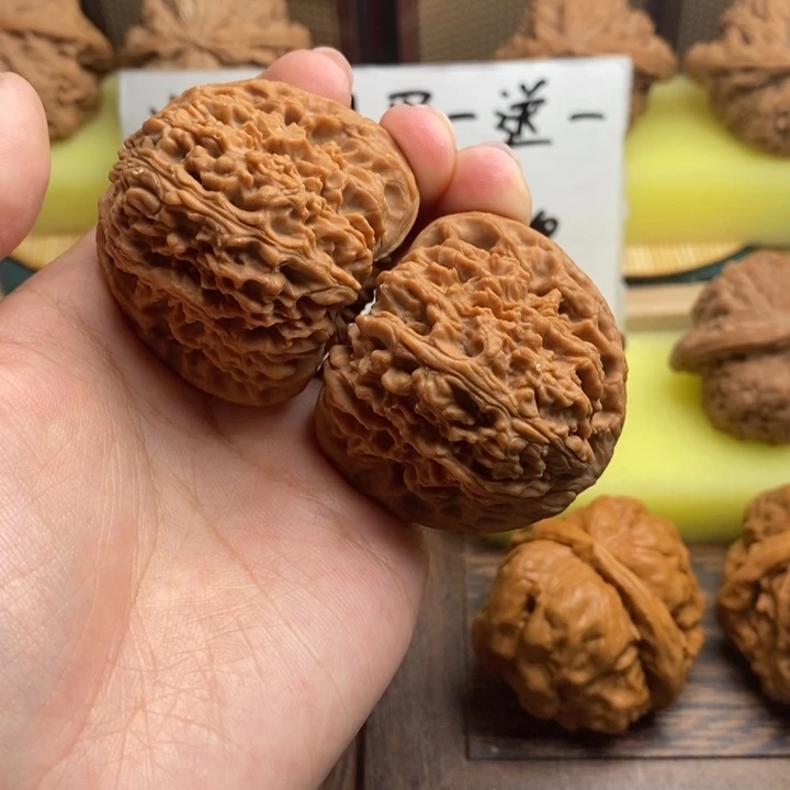 哇***哈吊坠文玩核桃44全品南疆石 727