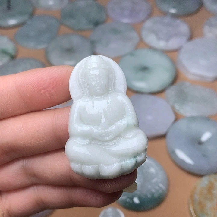 翡翠未镶嵌颈饰观音