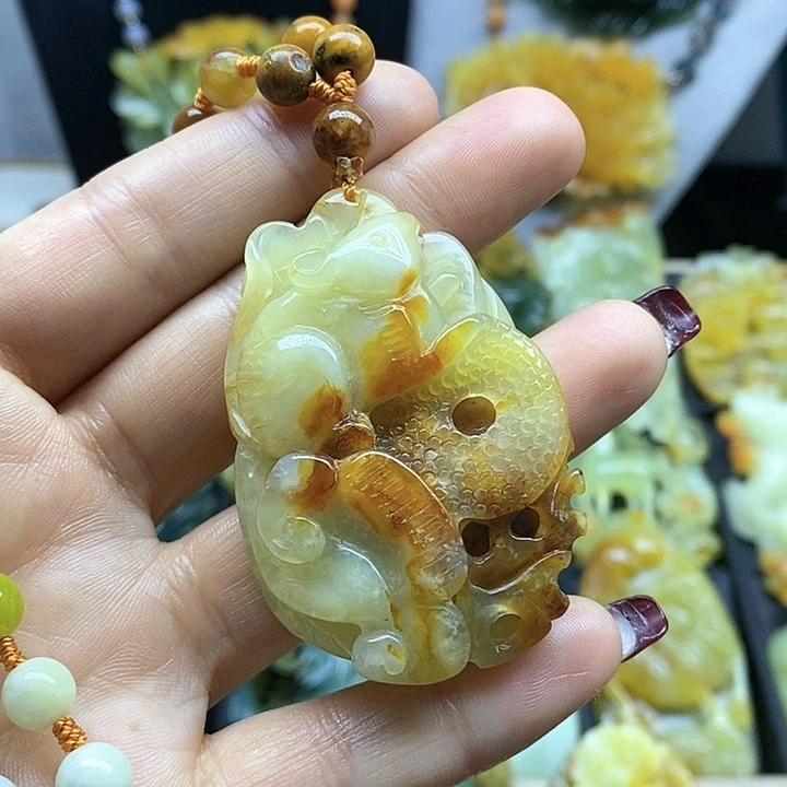 蛇纹石玉挂件未镶嵌