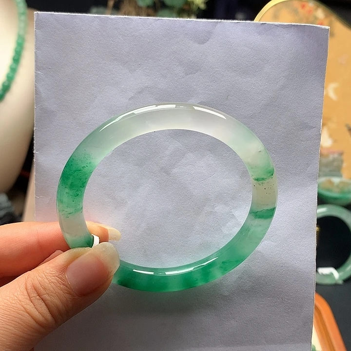 石英质玉未镶嵌手镯