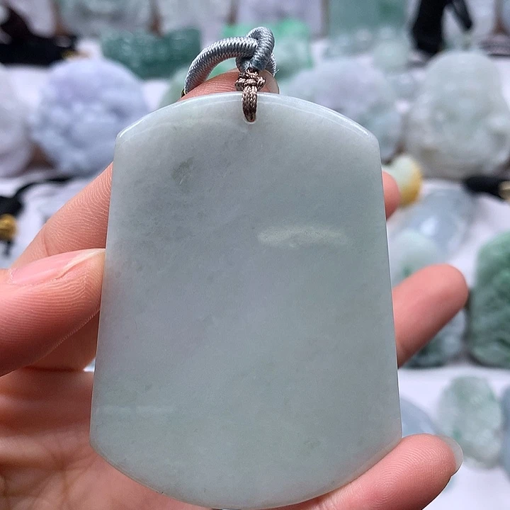 翡翠未镶嵌颈饰无事牌福利