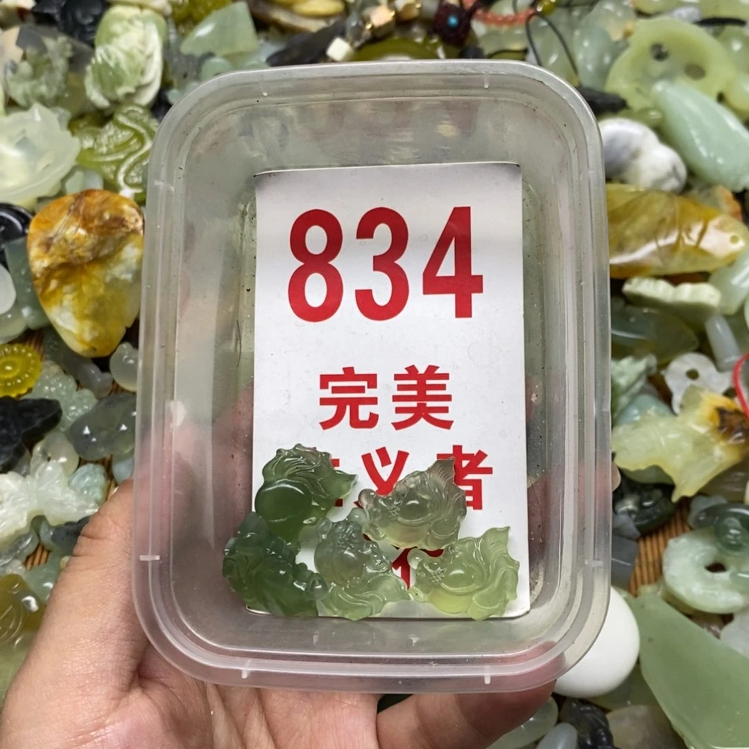 蛇纹石玉挂坠未镶嵌