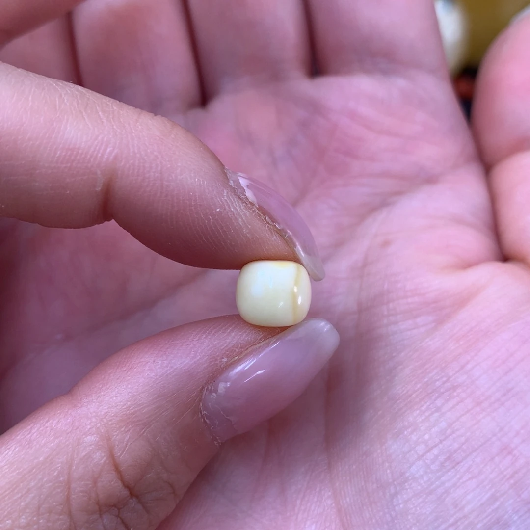 初***一未镶嵌琥珀裸石蜜蜡