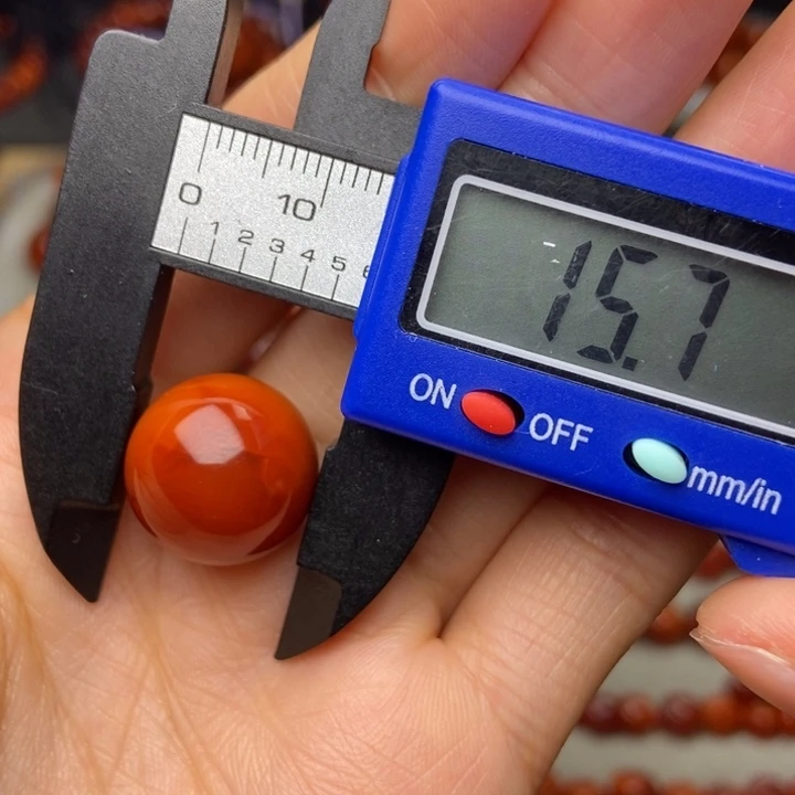 南红玛瑙配饰未镶嵌自**击