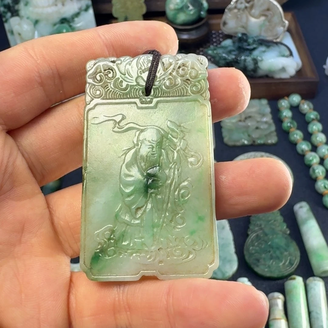 翡翠颈饰未镶嵌翡翠颈饰未镶嵌..