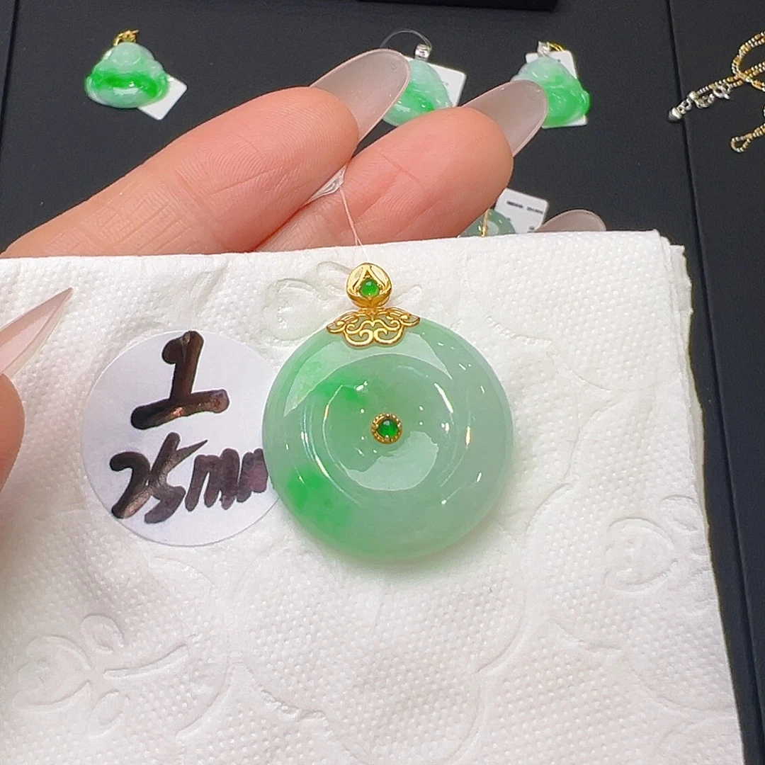 翡翠18K金镶嵌颈饰