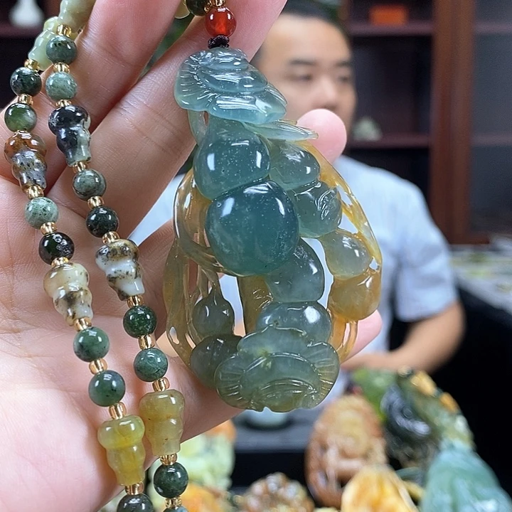 蛇纹石玉未镶嵌颈饰