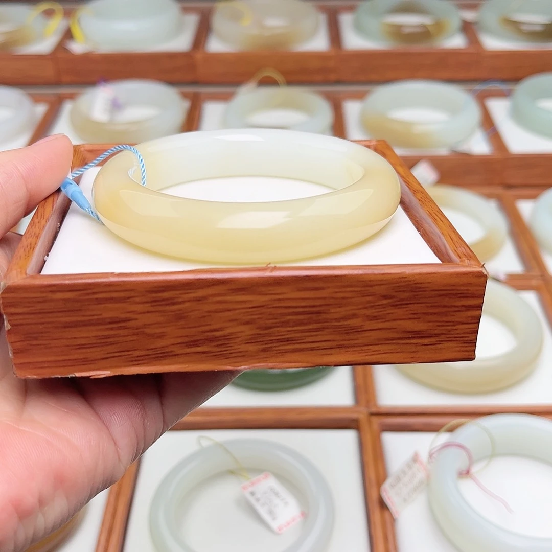 和田玉手镯未镶嵌56.3