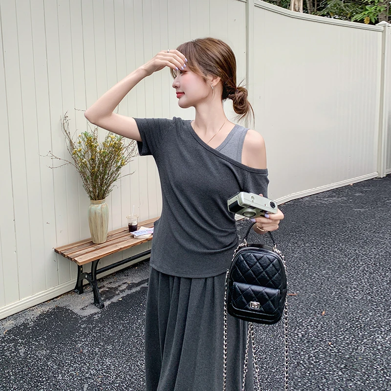 灰色露肩上衣背心裙时尚两件套2025夏季设计感气质超好看连衣裙子