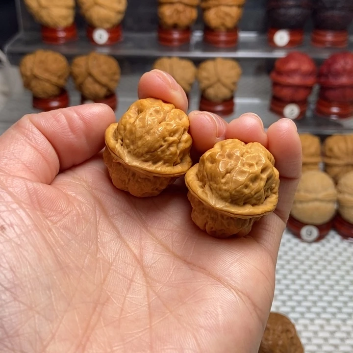 文玩核桃把件56脑纹青蛙