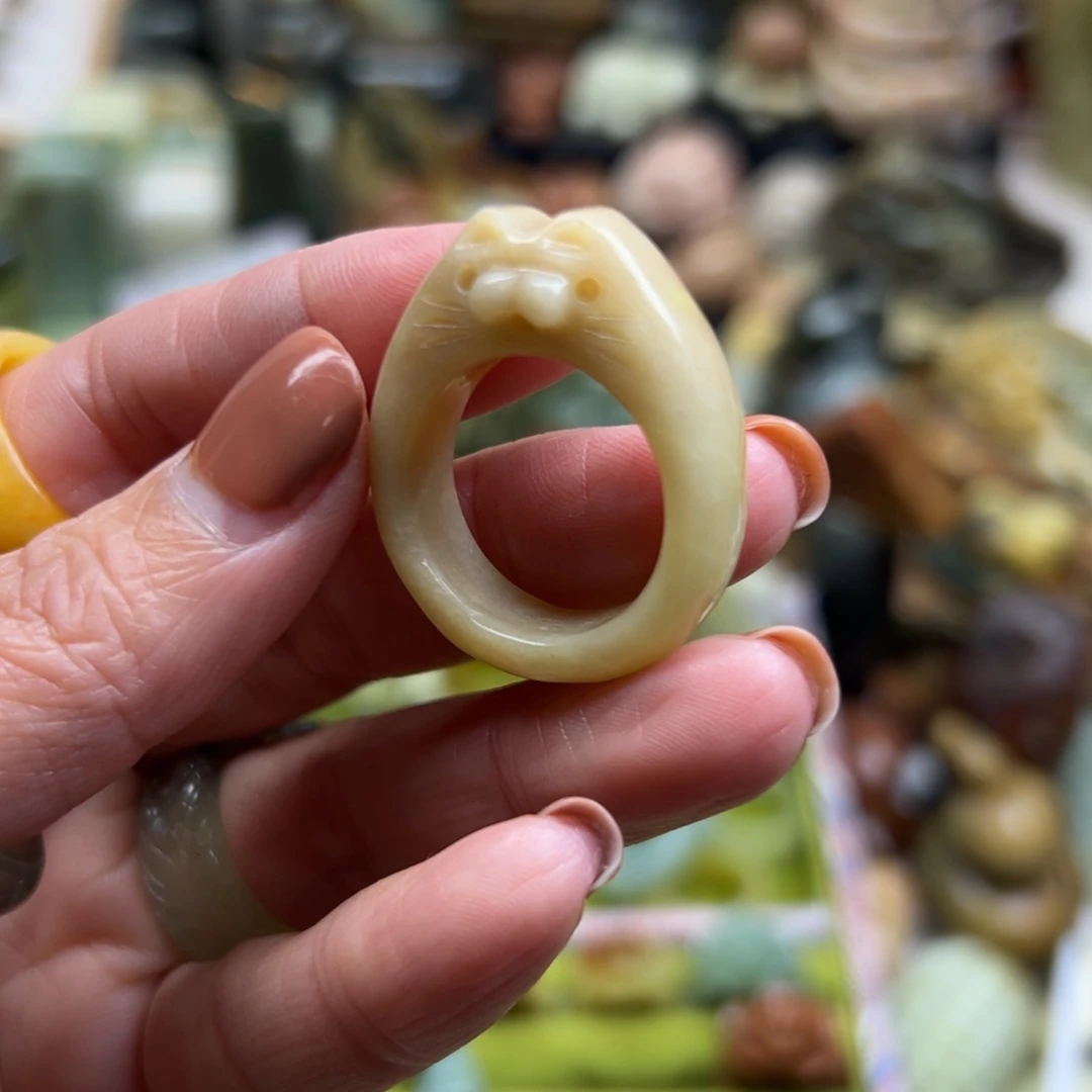 岫玉未镶嵌颈饰粉猫戒指有瑕19.7