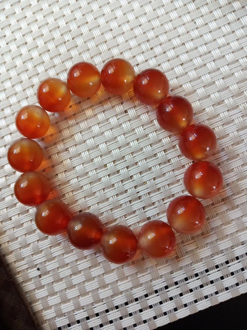 玛瑙手串儿非常漂亮