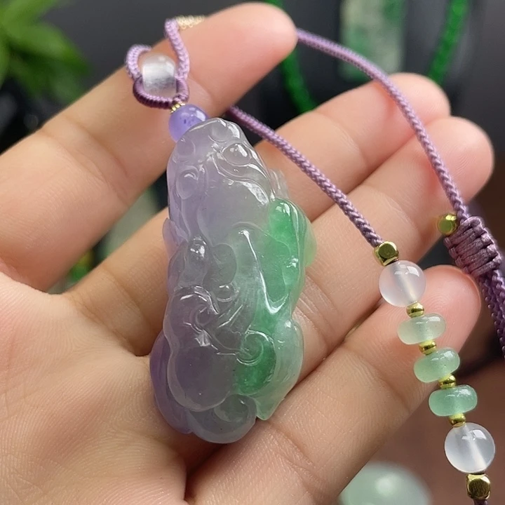 翡翠未镶嵌吊坠(赠链)