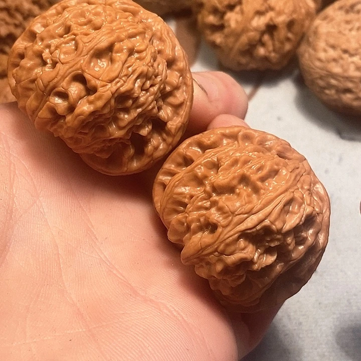 吊坠桃核全品白狮子
