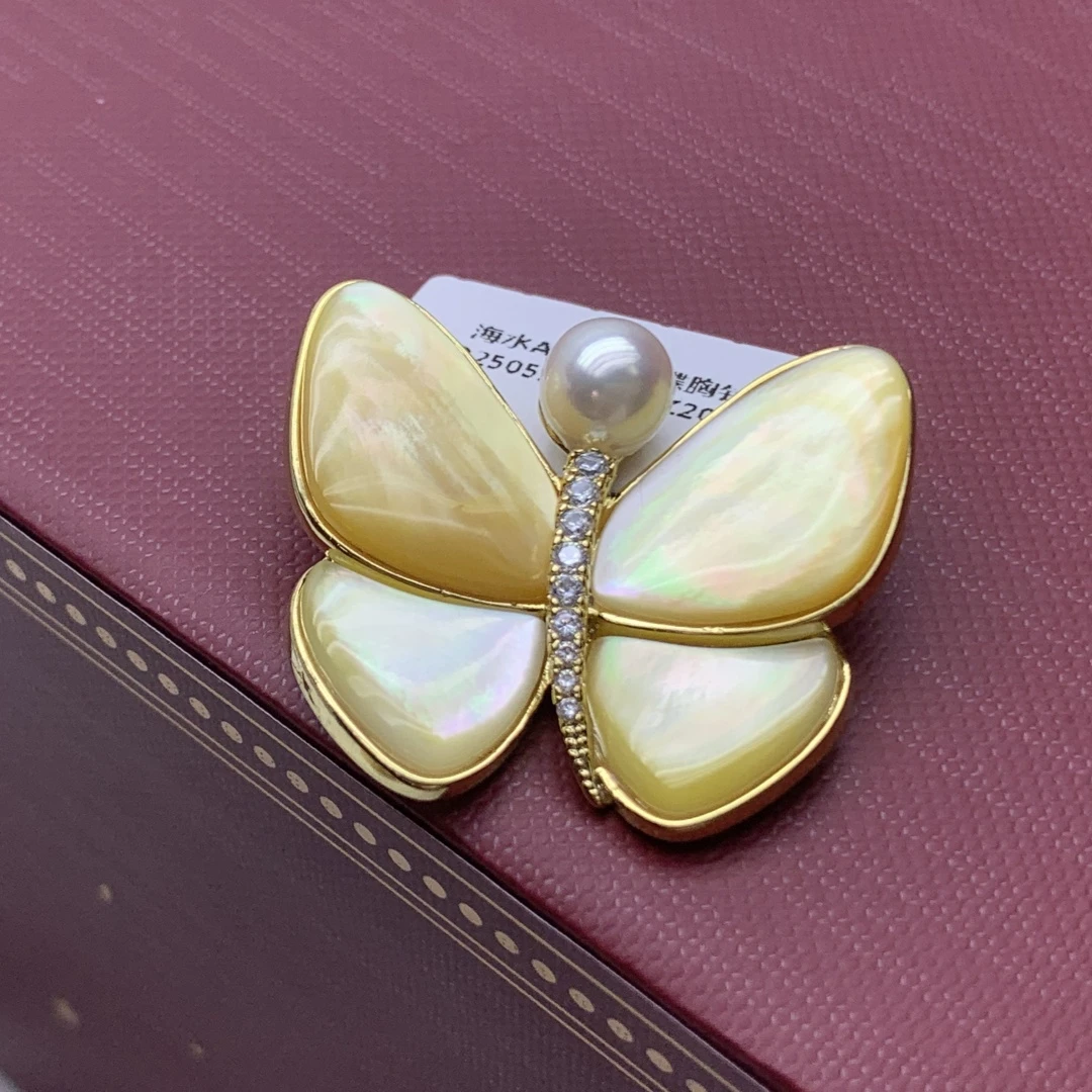 天然海水珍珠蝴蝶胸针贝壳打磨背脊镶钻轻奢高级感配饰休闲百搭款