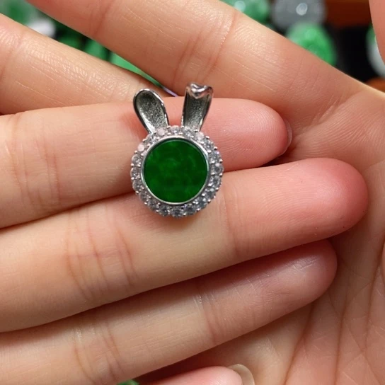 颈饰未镶嵌翡翠吊坠