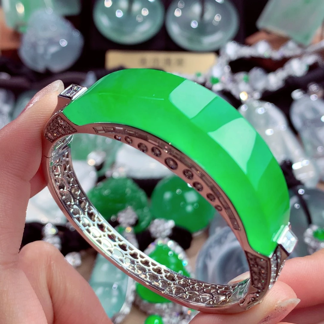 吊坠(不含链)18K金镶嵌翡翠定金10w总价咨询客服