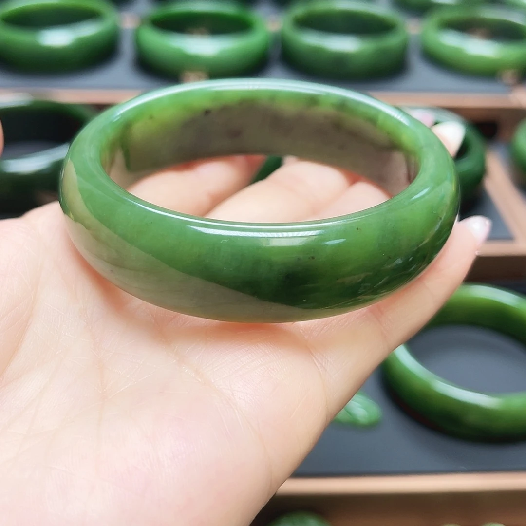 和田玉（碧玉）未镶嵌手镯