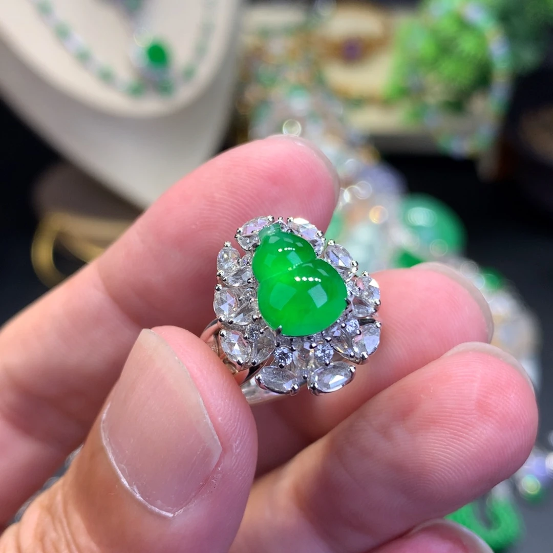 翡翠戒指18K金镶嵌