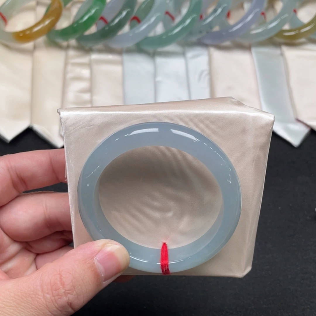 翡翠未镶嵌手镯53.6正圈