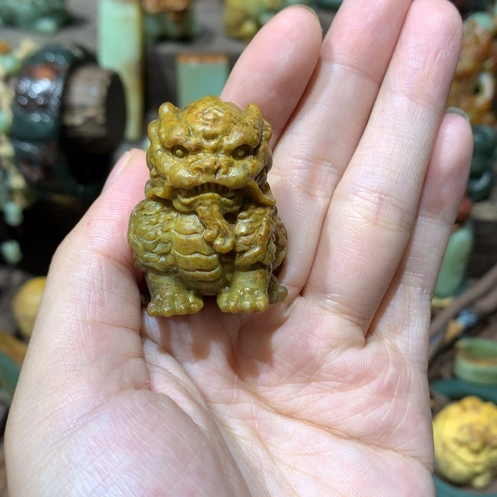 未镶嵌岫岩河磨玉（透闪石质玉）把件