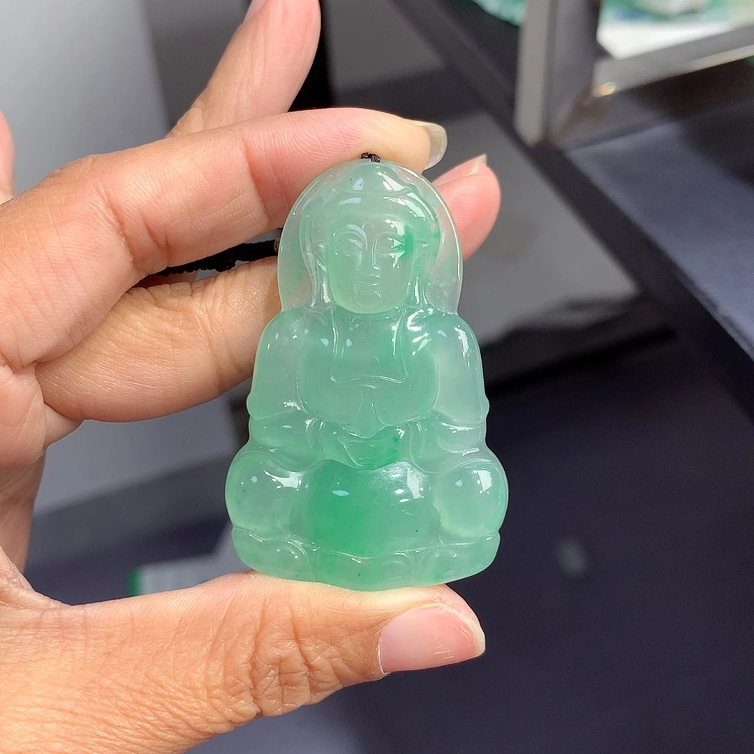 颈饰未镶嵌石英质玉（非洲翠）