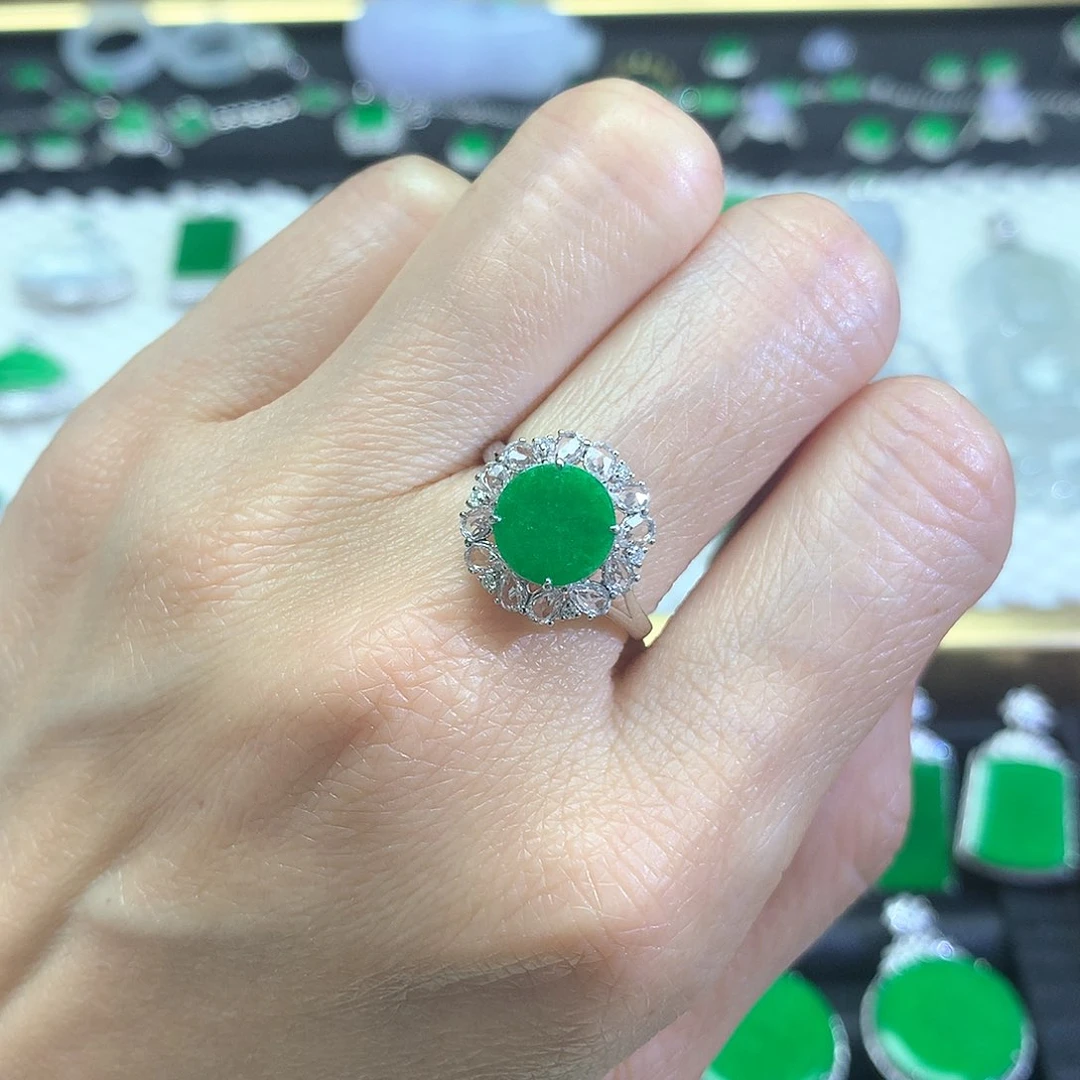 18K金镶嵌戒指翡翠戒指