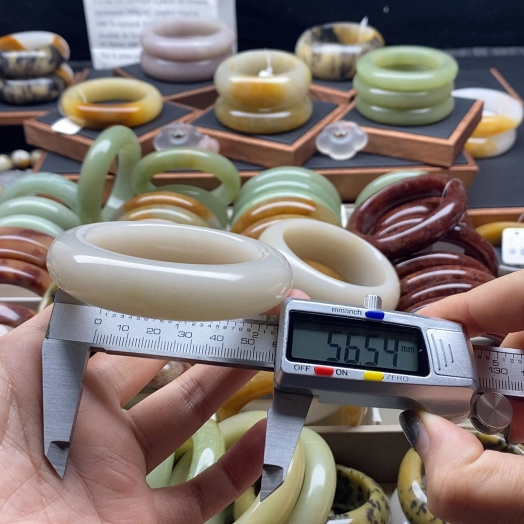 石英质玉未镶嵌手镯