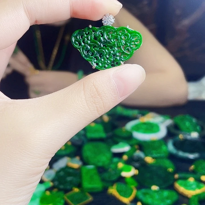 颈饰银S925镶嵌翡翠多样性