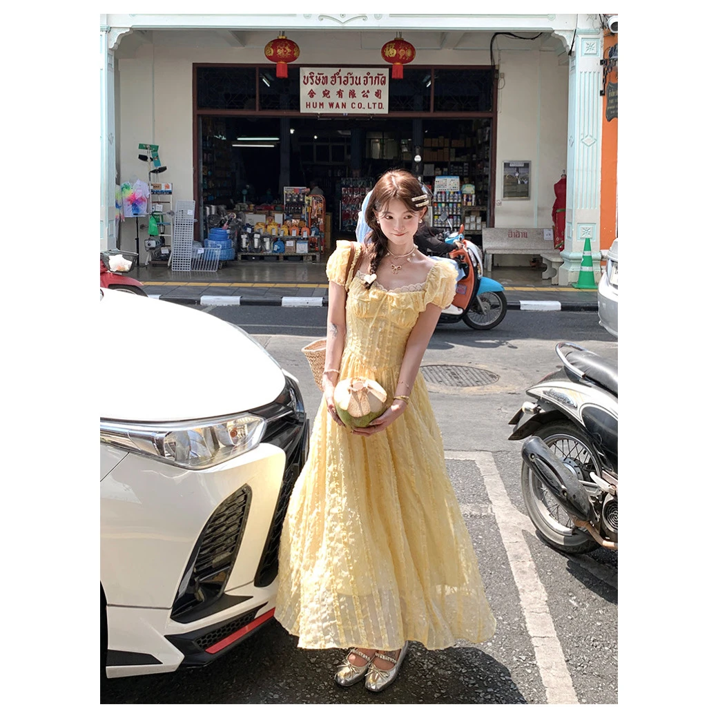 2025新款中长款黄色方领泡泡袖收腰a字连衣裙女春季法式甜美裙子