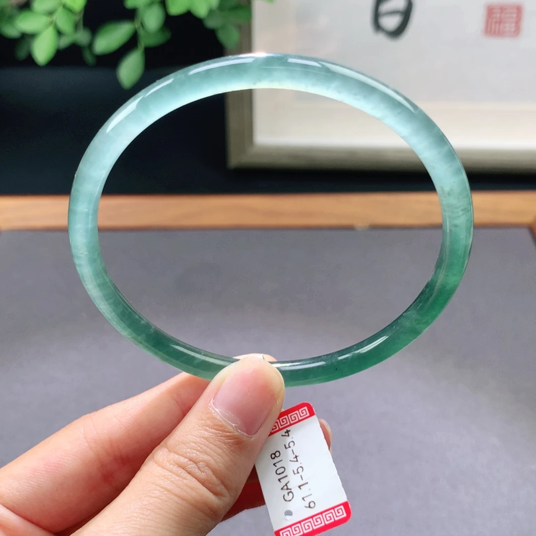 翡翠手镯未镶嵌天然翡翠手镯