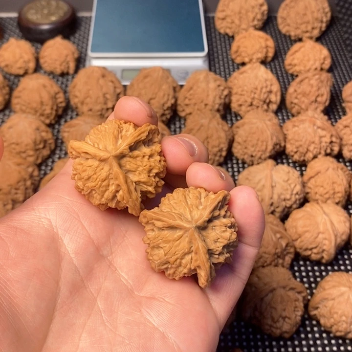 文玩核桃把件随***安盘山三棱