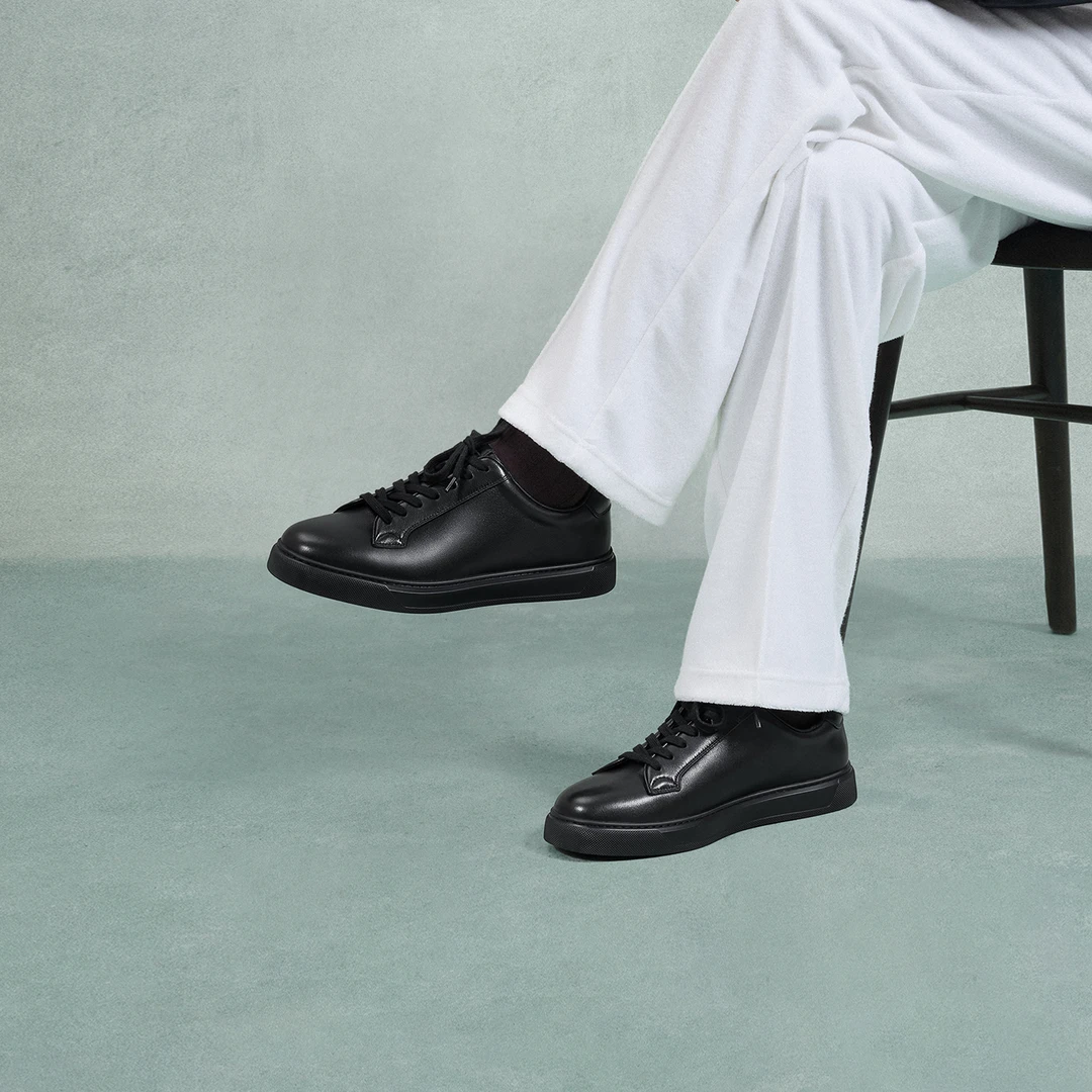 ThomWills真皮小黑鞋男运动休闲鞋软皮板鞋男士全黑皮鞋透气夏季