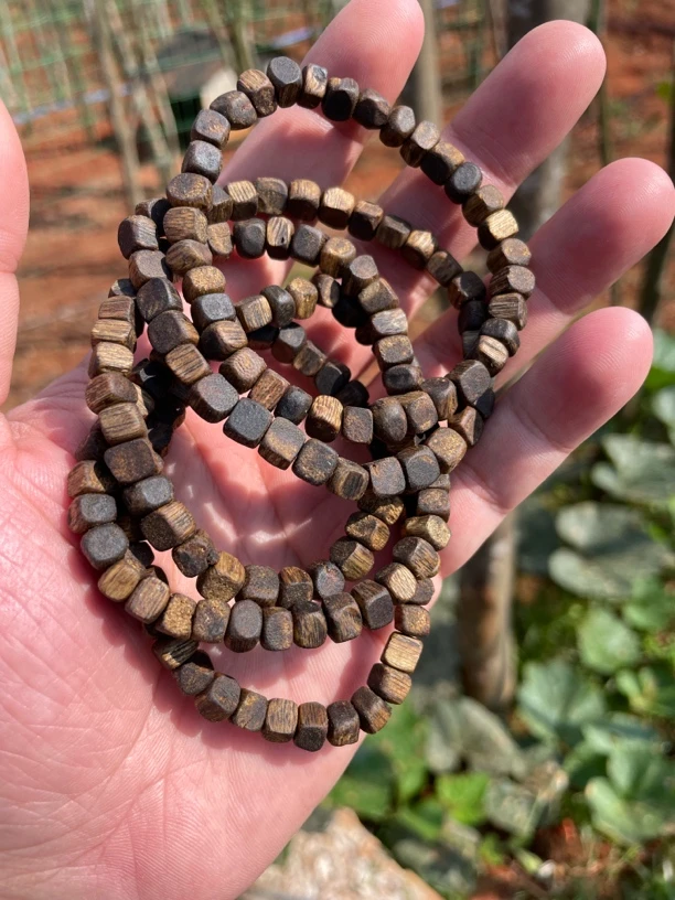 沉香海南虫漏奇楠沉香手串0.6方糖随形单圈（随形多样性发一）