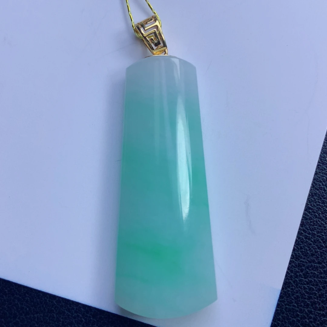 翡翠未镶嵌颈饰无事牌