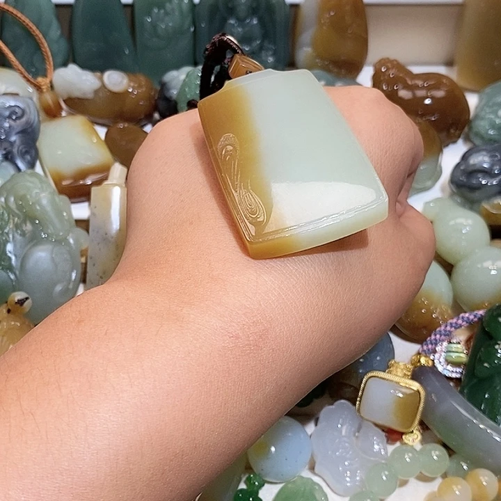 未镶嵌和田玉挂件奔****东
