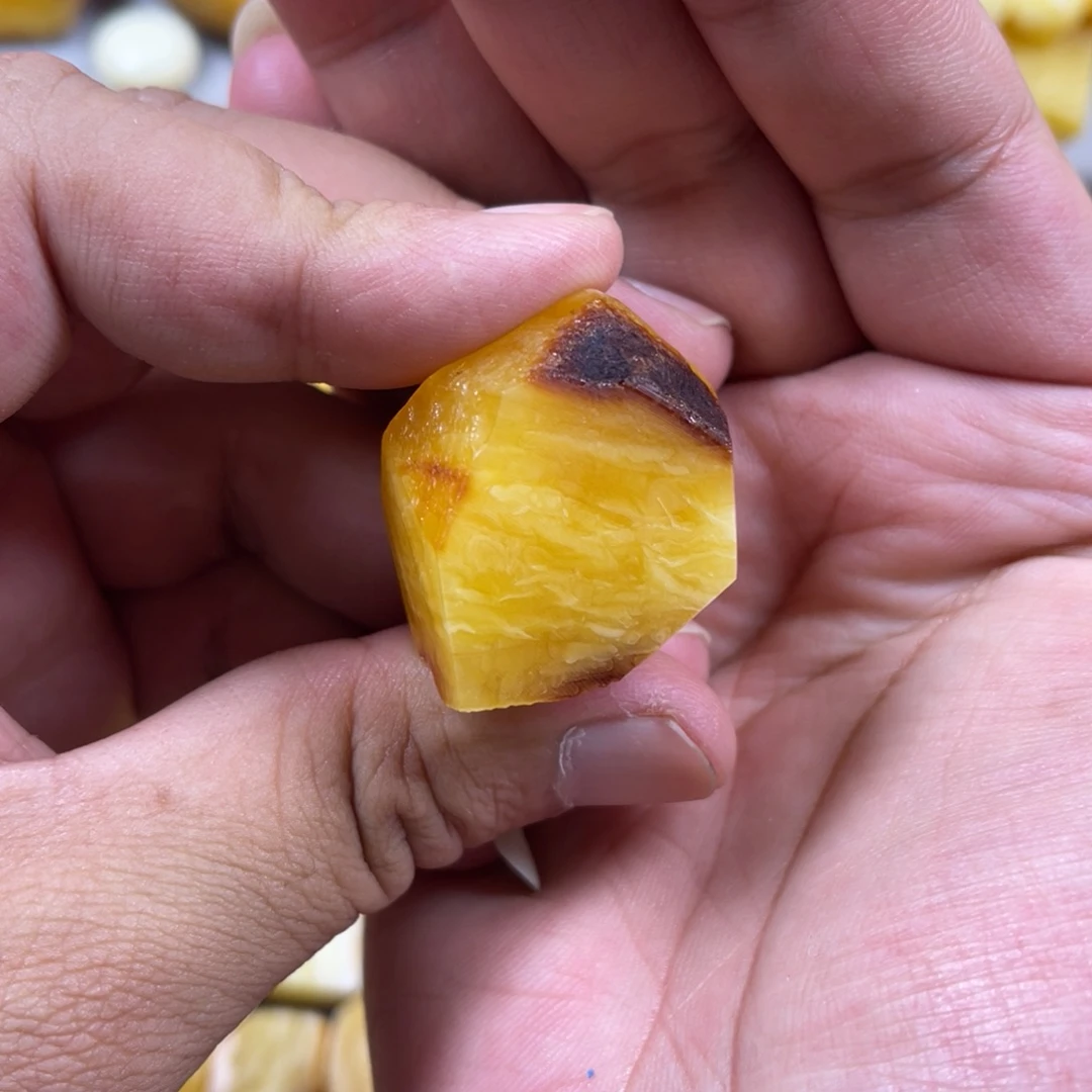 凌****定制蜜蜡未镶嵌原石