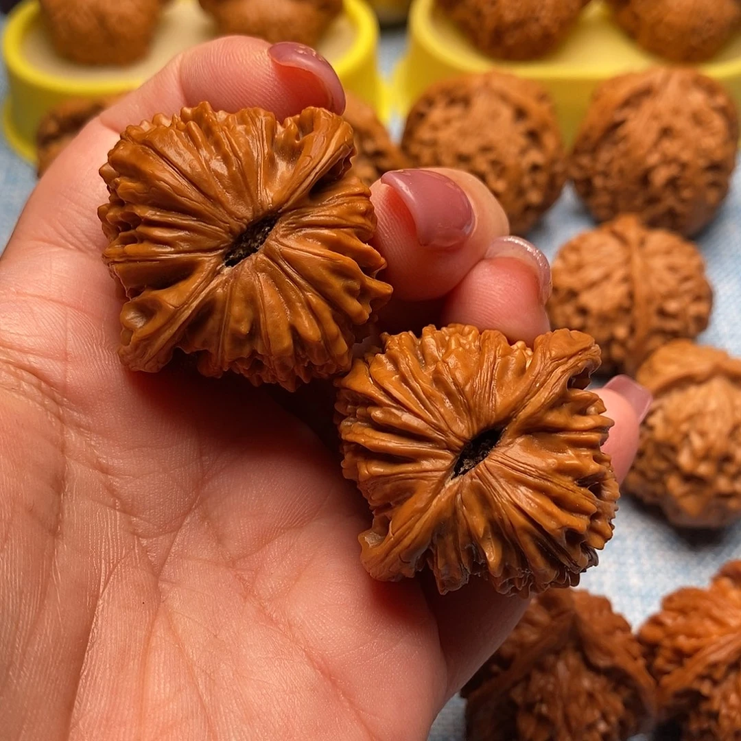 文玩核桃把件精品红皮四座楼40尺